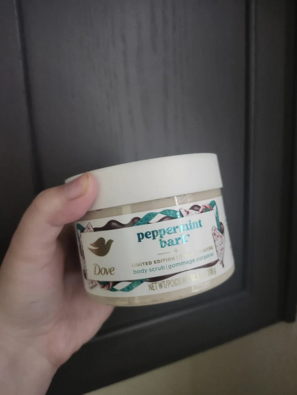 Dove Holiday Treats Peppermint Bark Body Scrub - White